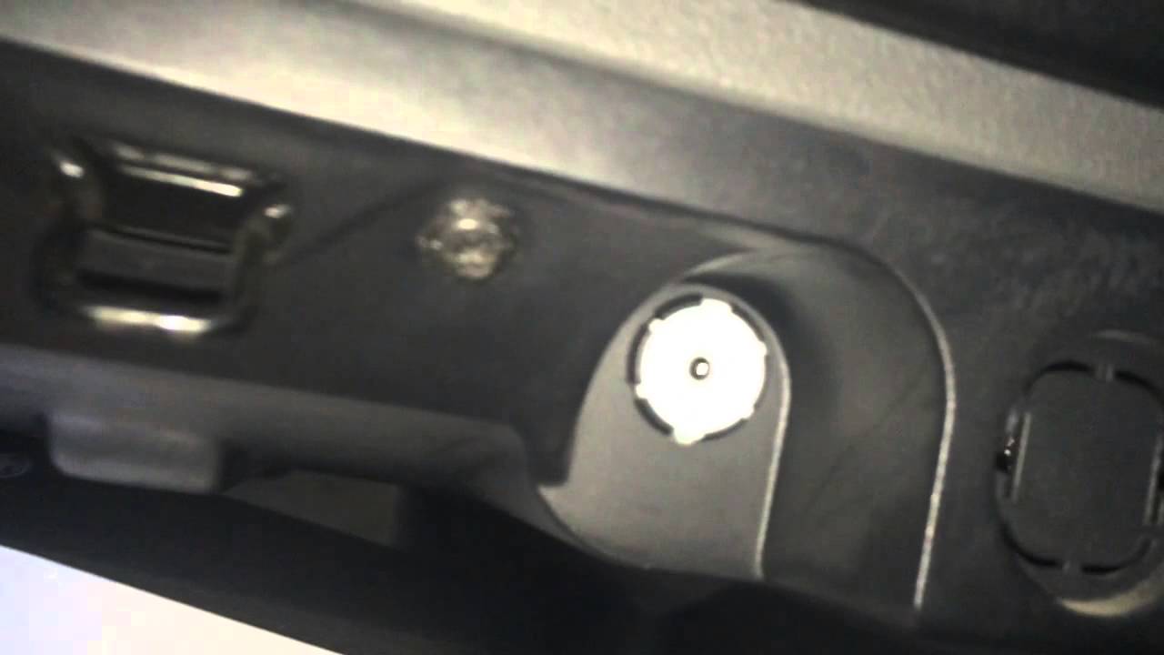 Ford Focus 2008 Aux Input Location