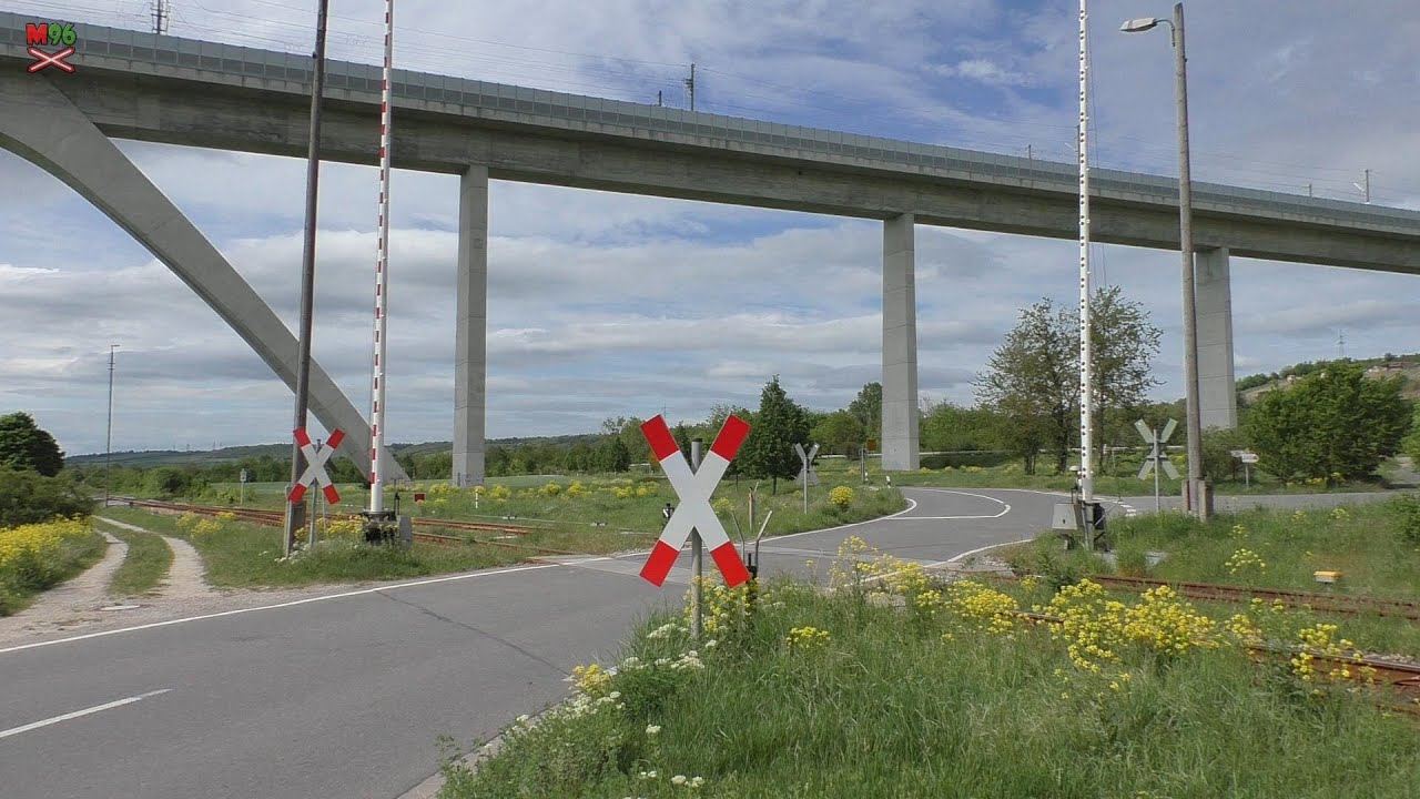 Bahnübergang Karsdorf (D) - 4.5.2024 / Železniční přejezd / German railroad crossing