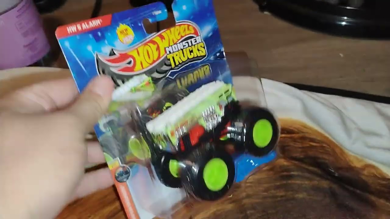 Unboxing 2026 hotwheels monster trucks 1:64 scale (5 alarm champion crashers)