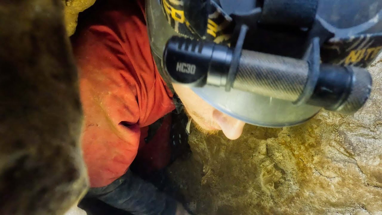 Klettern in tiefen Schacht - ohne Seil - bis zum Grundwasser - Höhle