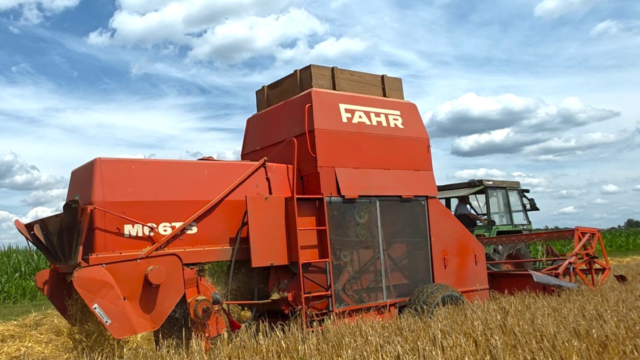 Fendt GT II KOMPAKT F275 mit Fahr M66TS M&auml;hdrescher | Die Oldtimer Elite im Getreidefeld 2025