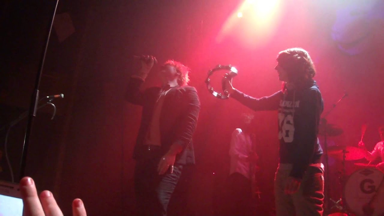 Gerard Way @ Joy Eslava, Madrid - Get the Gang Together (fan on stage)