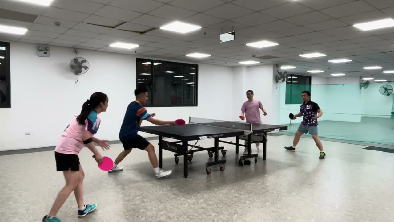 Diễm My/Khánh+2  vs Trung/ Hoàn Trung tại clb bóng bàn Chung Cư Emerald E2
