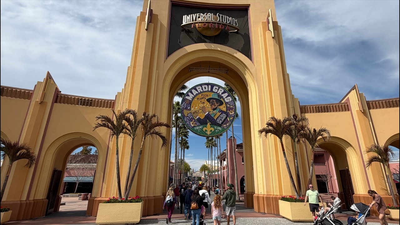 🔴 LIVE from Universal Studios Orlando for Mardi Gras Parade and Food on a Wednesday