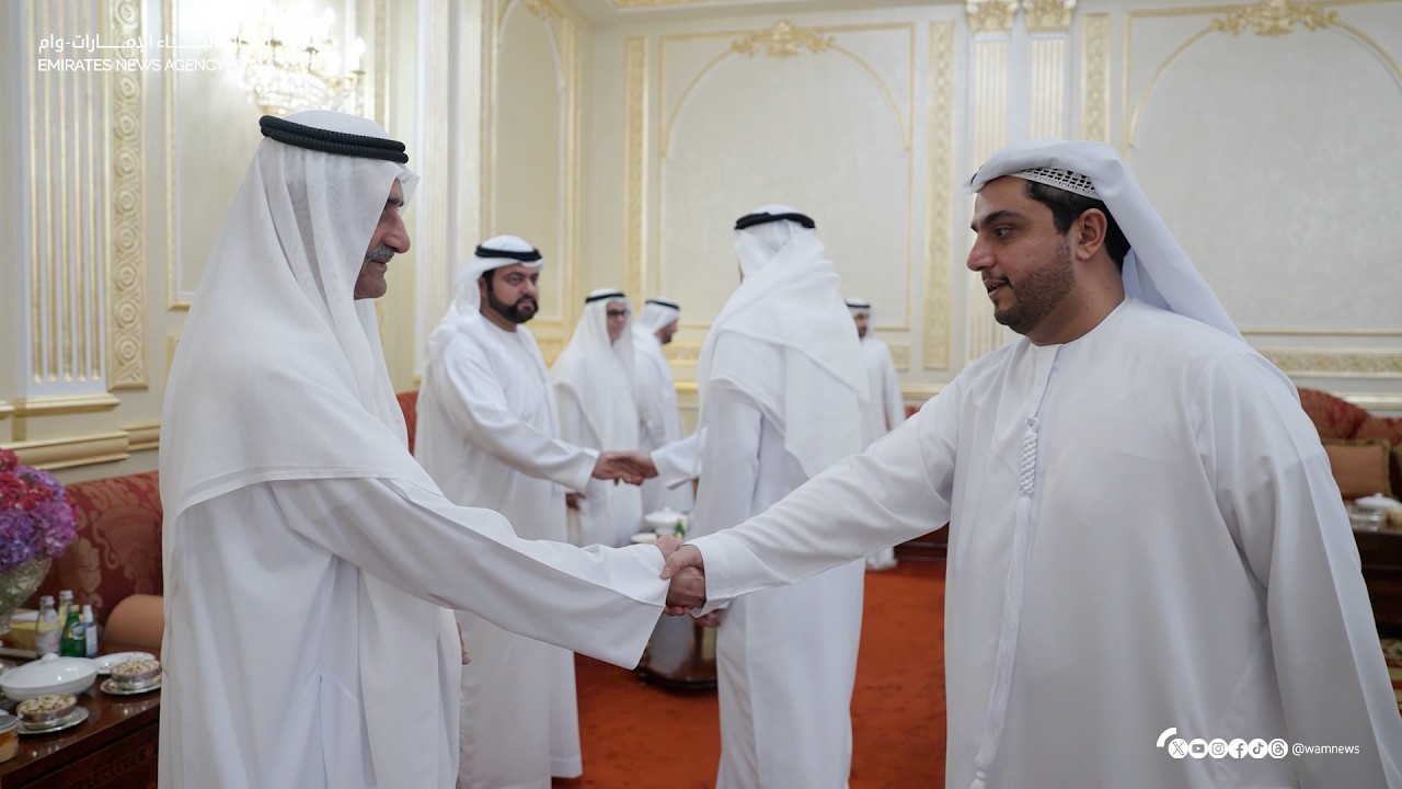 حمد الشرقي يستقبل جموع المهنئين بشهر رمضان بحضور ولي العهد