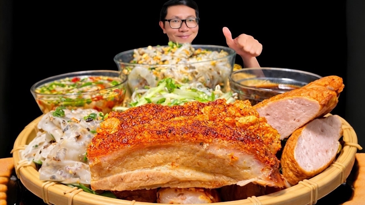 🔥 Vietnamese Roast Pork Rice Rolls Mukbang | Bánh Cuốn Heo Quay Giòn Ngon | Quang ASMR