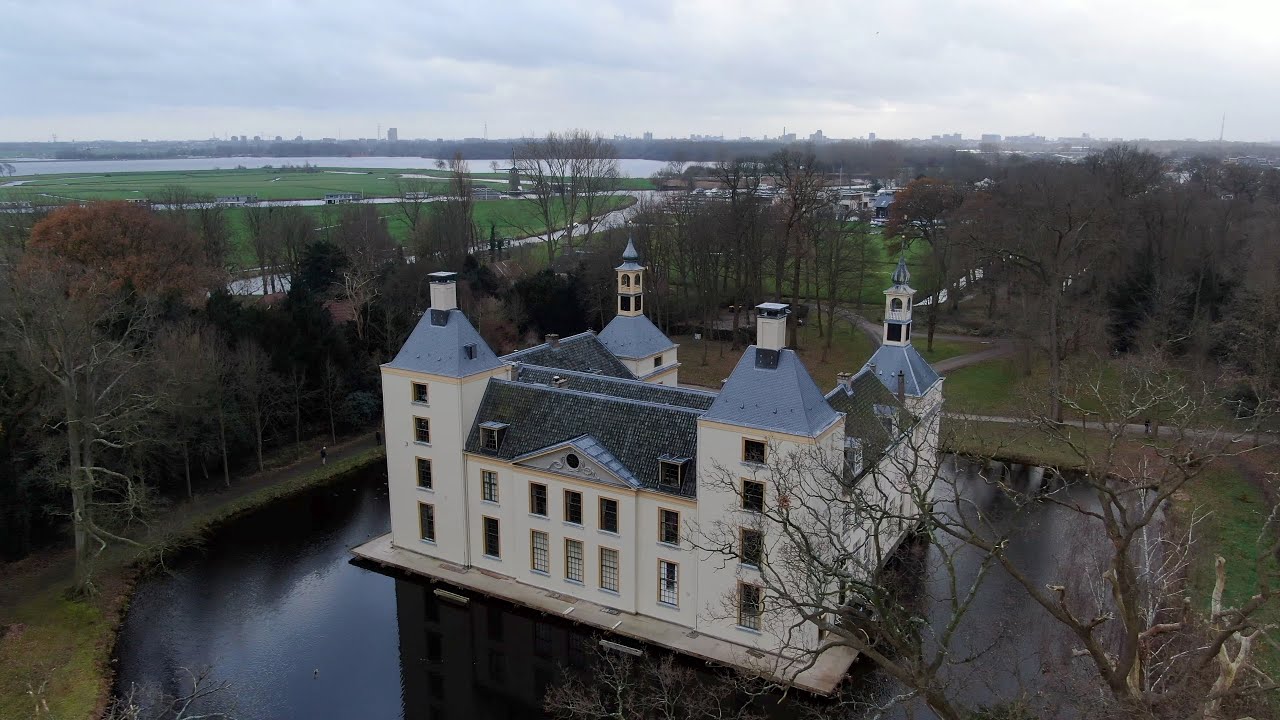 “Huys te Warmont” in  Zuid-Holland aan de rand van Warmond, gem. Teylingen in het bos van Krantz.