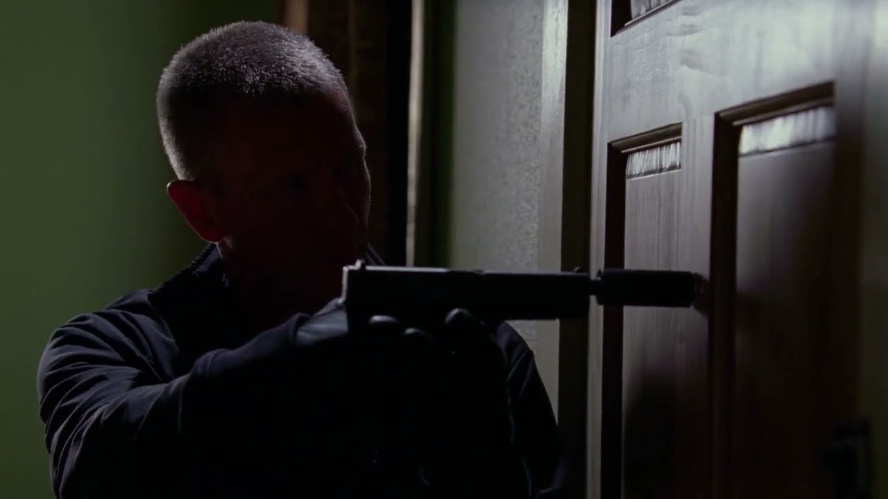 Breaking bad - Mike outsmarts hitman sent to kill him