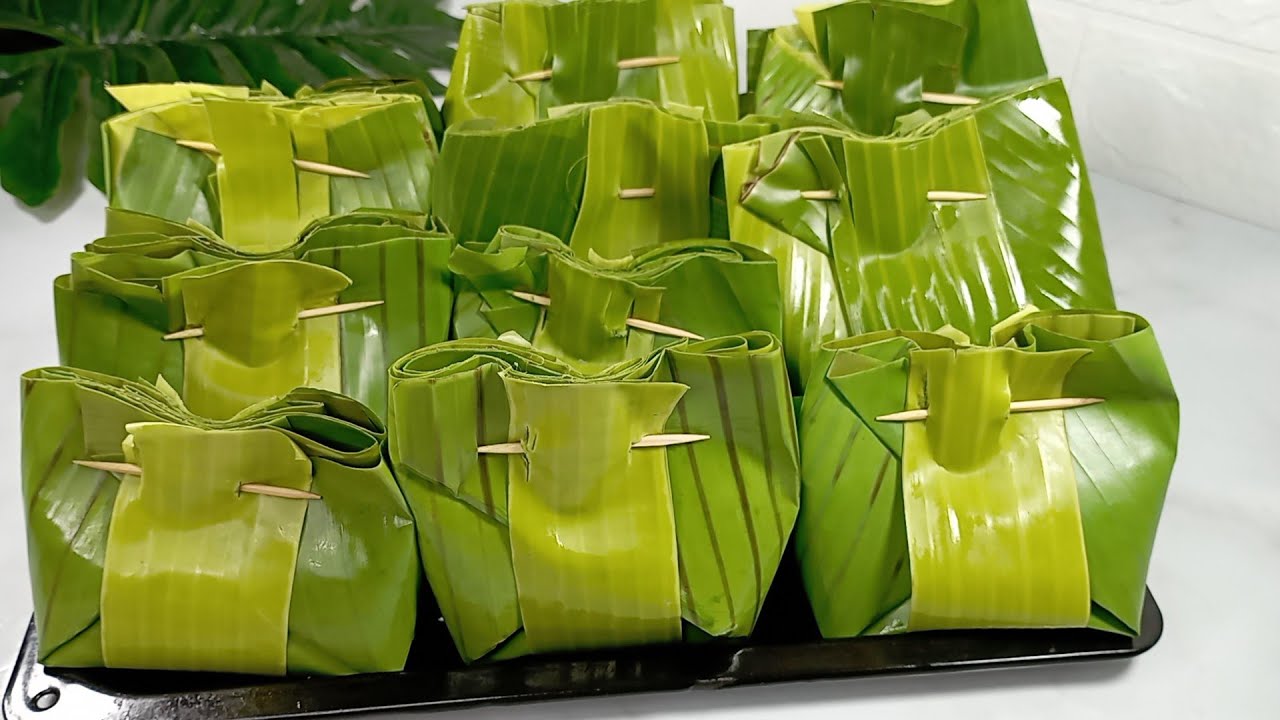SUDAH JARANG DITEMUI MAKANAN TRADISIONAL DARI OLAHAN TEPUNG BERAS DAN DAUN PISANG INI