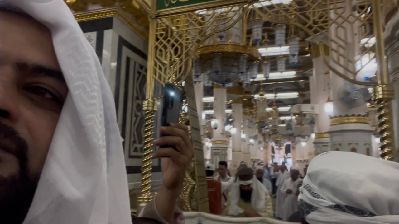 Peaceful Moments at Al-Masjid an-Nabawi | Sending Salutations to the Prophet ﷺ