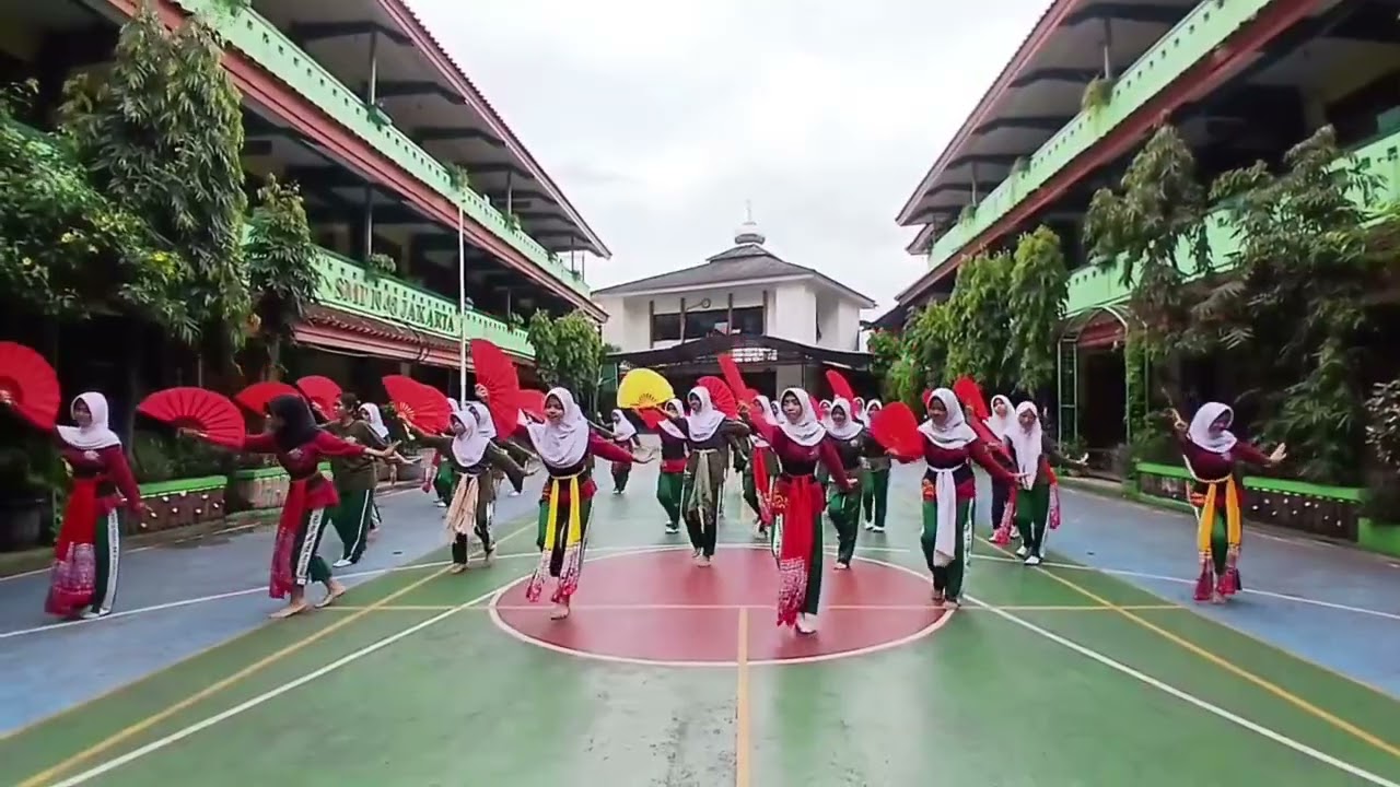 Tari Mappadendang