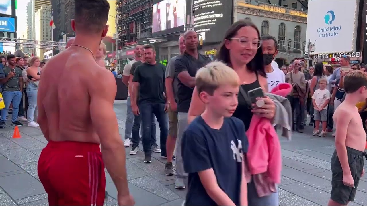 Dance with fun 🤸‍♂️🤽🏿‍♂️🥁🤹.Time square .| Jazmin travel | 🇺🇸