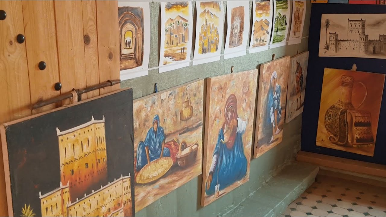 لوحات فنية رائعة بأدوات و مواد طبيعية من الموروث الثقافي المغربي الامازيغي من قلب قصر آيت بن حدو