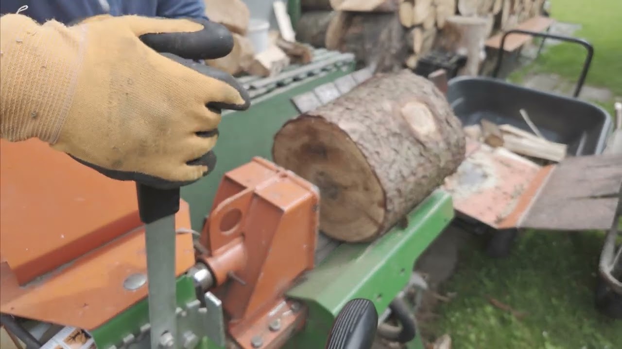 Work Vlog Folge 2 Wir spalten Holz mit dem Posch Splitmaster 9t