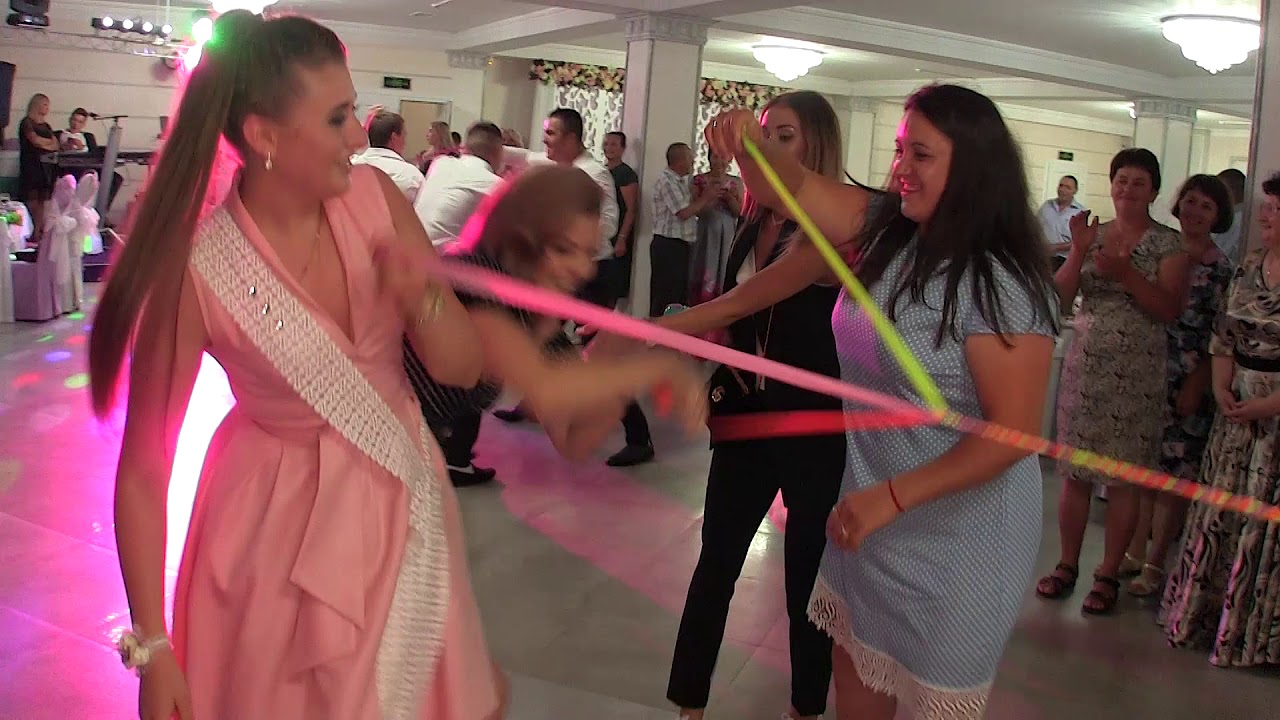 Împletitul cosiței.Concurs la nuntă.