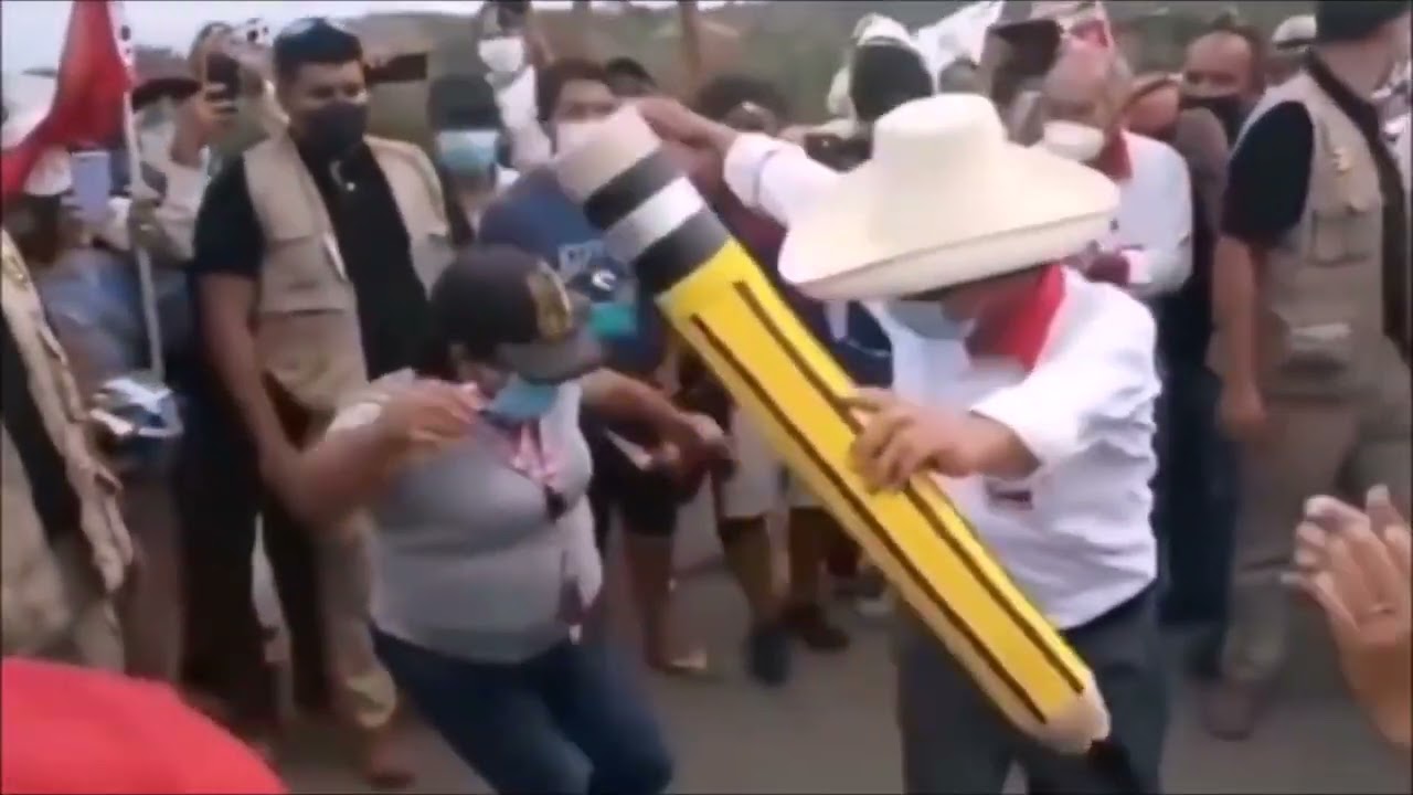 PEDRO CASTILLO BAILANDO UN RICO HUAYNO - ESTA BUENASO