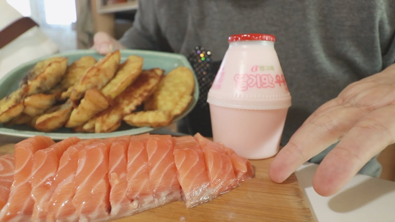 미니유 마음대로 ASMRㅣ붕어빵 사고 이마트 가서 연어회 사서 썰어먹고 책도읽기