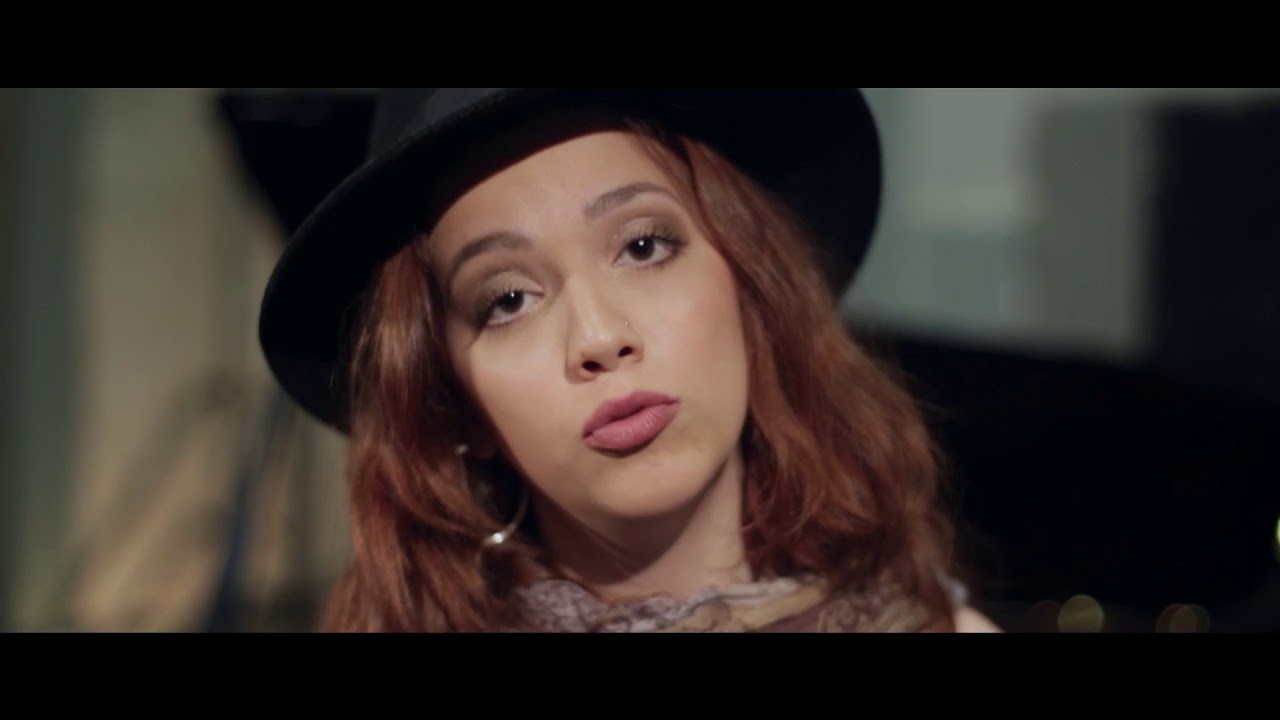 Carolina Bernardo, cara e voz do EA LIVE