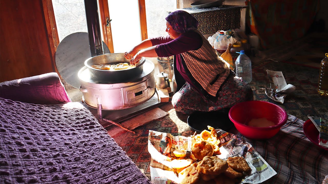 Nomadic Life Style | Cooking fried dough in the village of Turkey | Rural life in Turkey