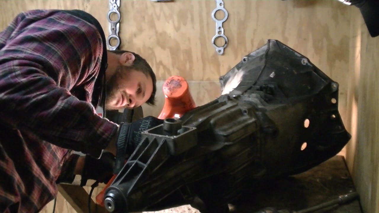 Chevy NV3500 5 speed manual transmission Tear-Down PART 1: Separating the halves