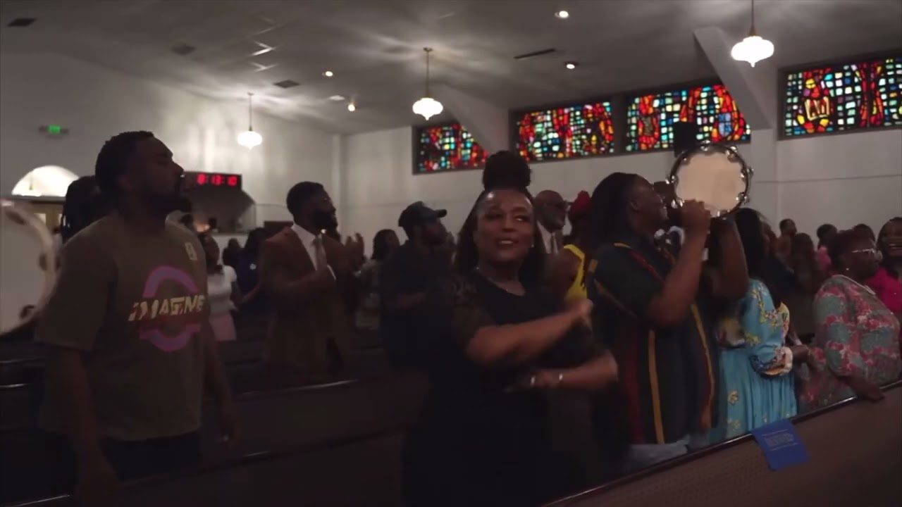 I guarantee you’ve never heard this song in a praise break before! “Graduation Praise Break” 🎓🏃🏿‍♀️💨