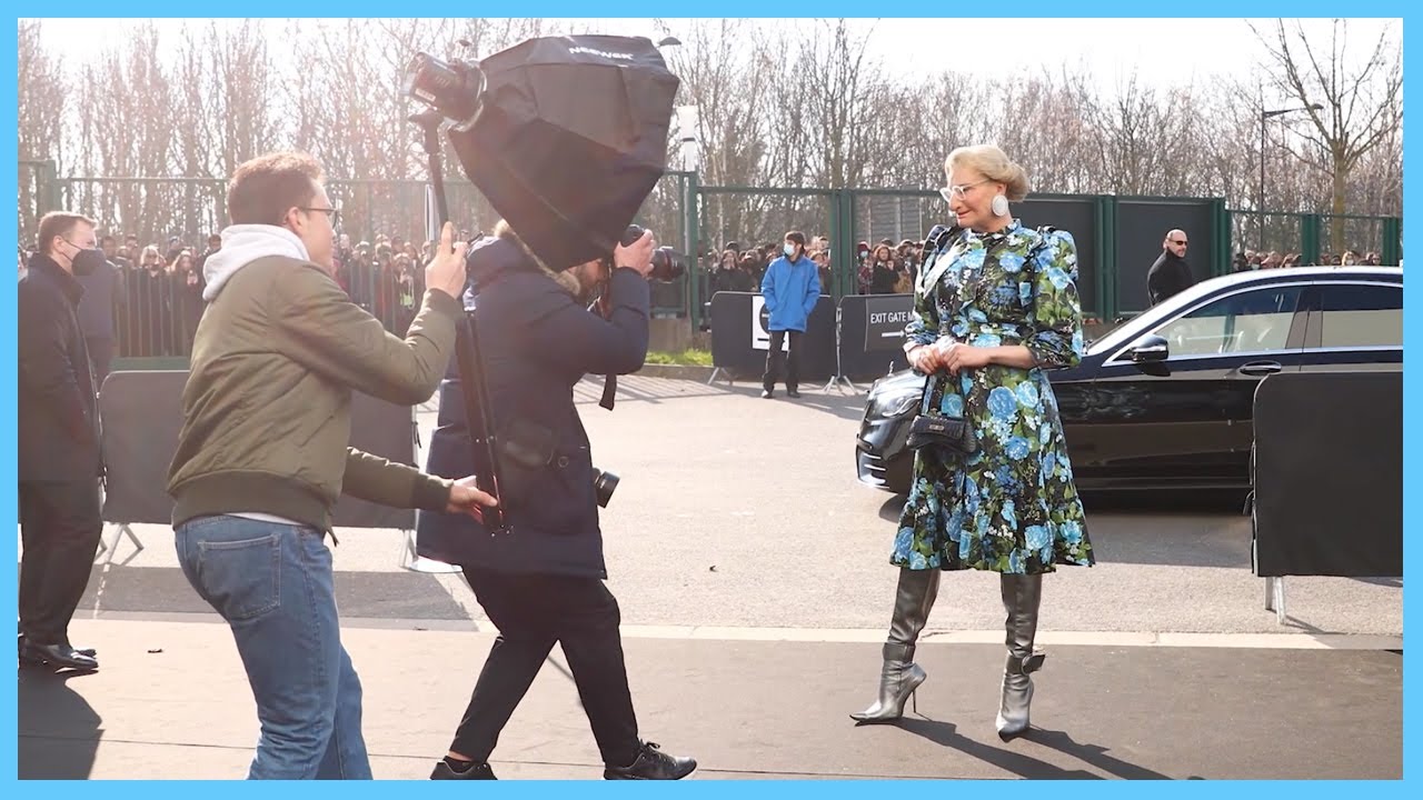 В РОЛИ МИССИС ДОТФАЙР НА ПОКАЗЕ BALENCIAGA | Алексис Стоун