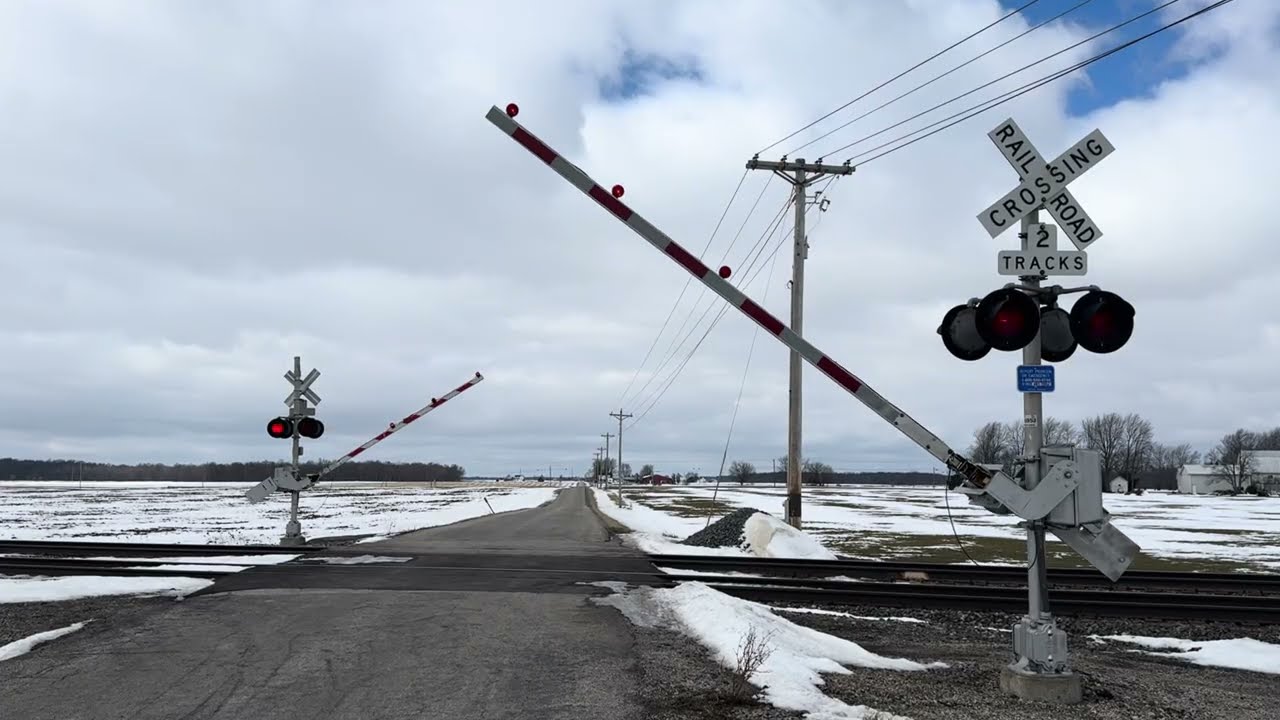 TR 44 Railroad Crossing, Carrothers, OH (Video 2)