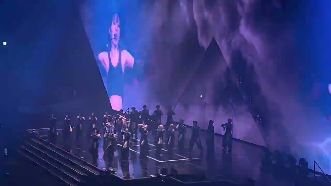 LESSERAFIM TOUR ‘EASY CRAZY HOT’ ENCORE IN SEOUL Day 1 “Chasing Lightning + 이브, 프시케, 그리고 푸른 수염의 아내”
