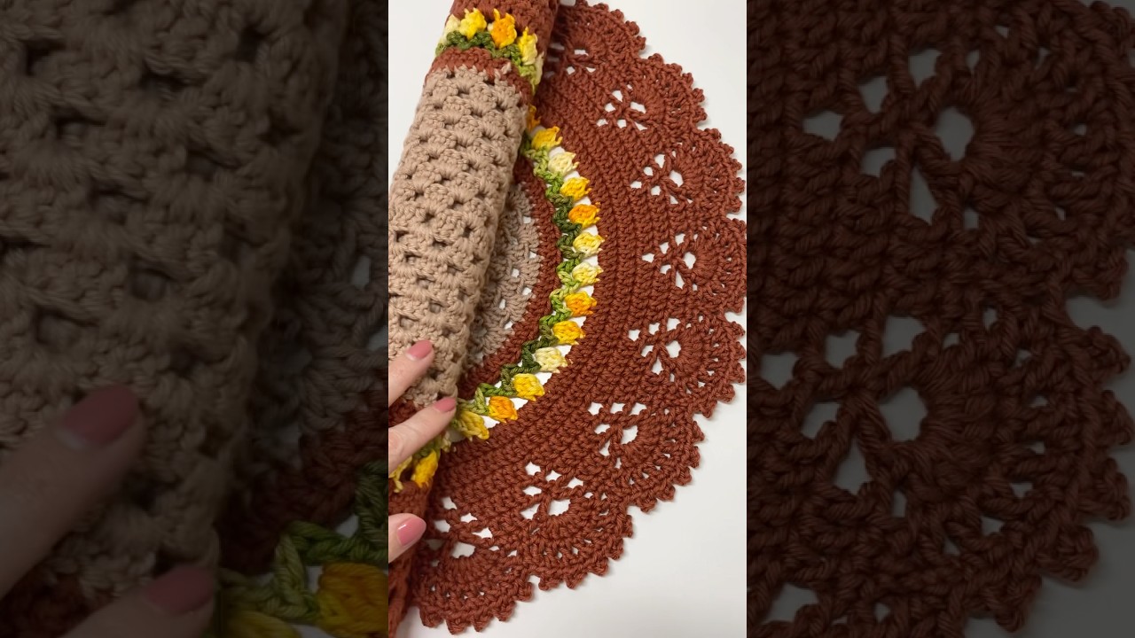 Видеоурок по вязанию крючком коврика-тюльпана на канале Crocheterapia Debora