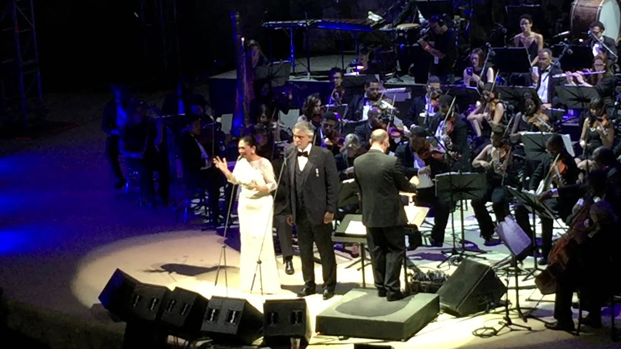 Andrea Bocelli duet with Maridalia Hernandez, Altos de Chavón: VIVO PER LEI / VIVO POR ELLA