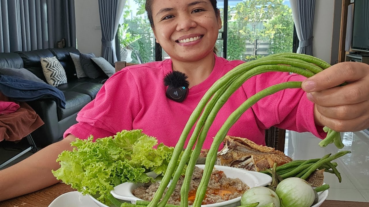 Eating hilaw na gulay with buro