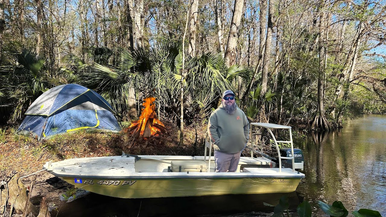 Swamp Camping Alone on a Small Boat, Exploring an Abandoned Lock & Campfire Cooking
