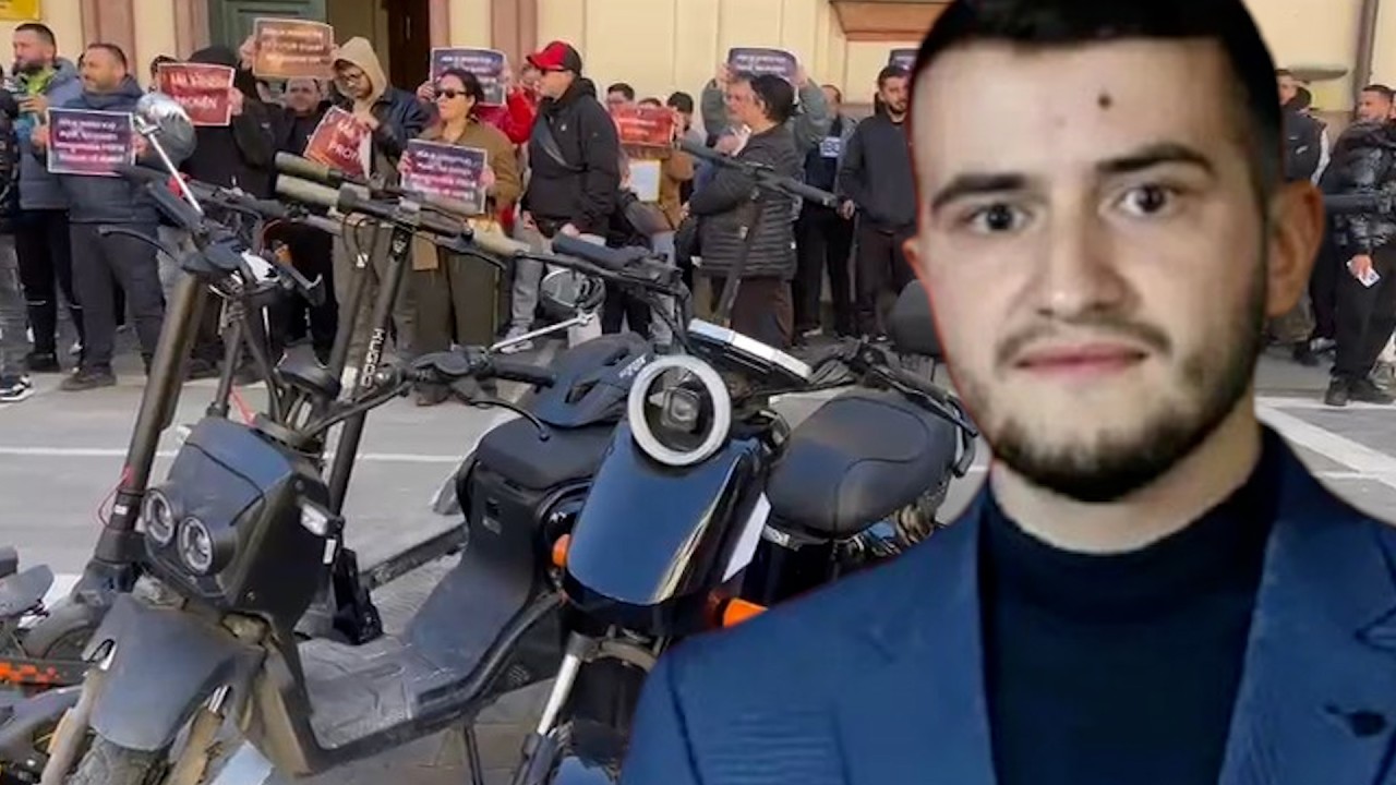 Protesta para Ministrisë së Brendshme, Vjerdha: Protestuesit erdhën duke i mbajtur në dorë skuterat