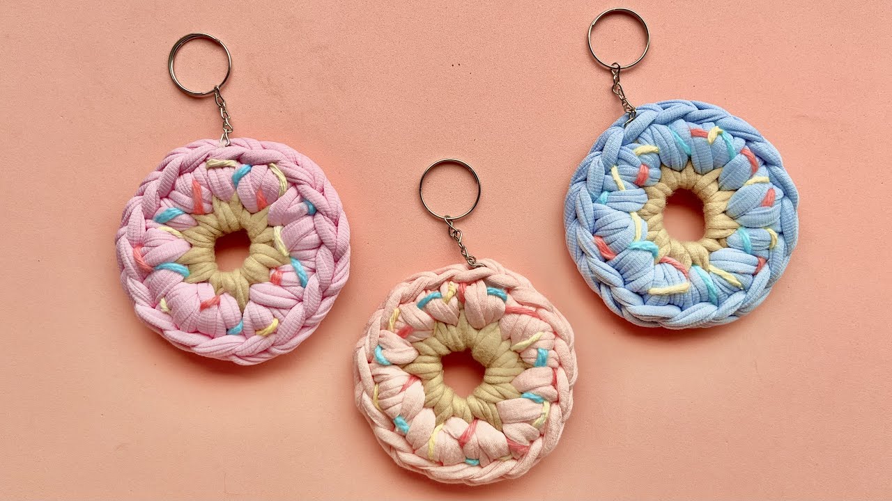 Donuts de croche chaveiro - Lembrancinha de crochê faça e venda -Crochet Donuts Doughnuts