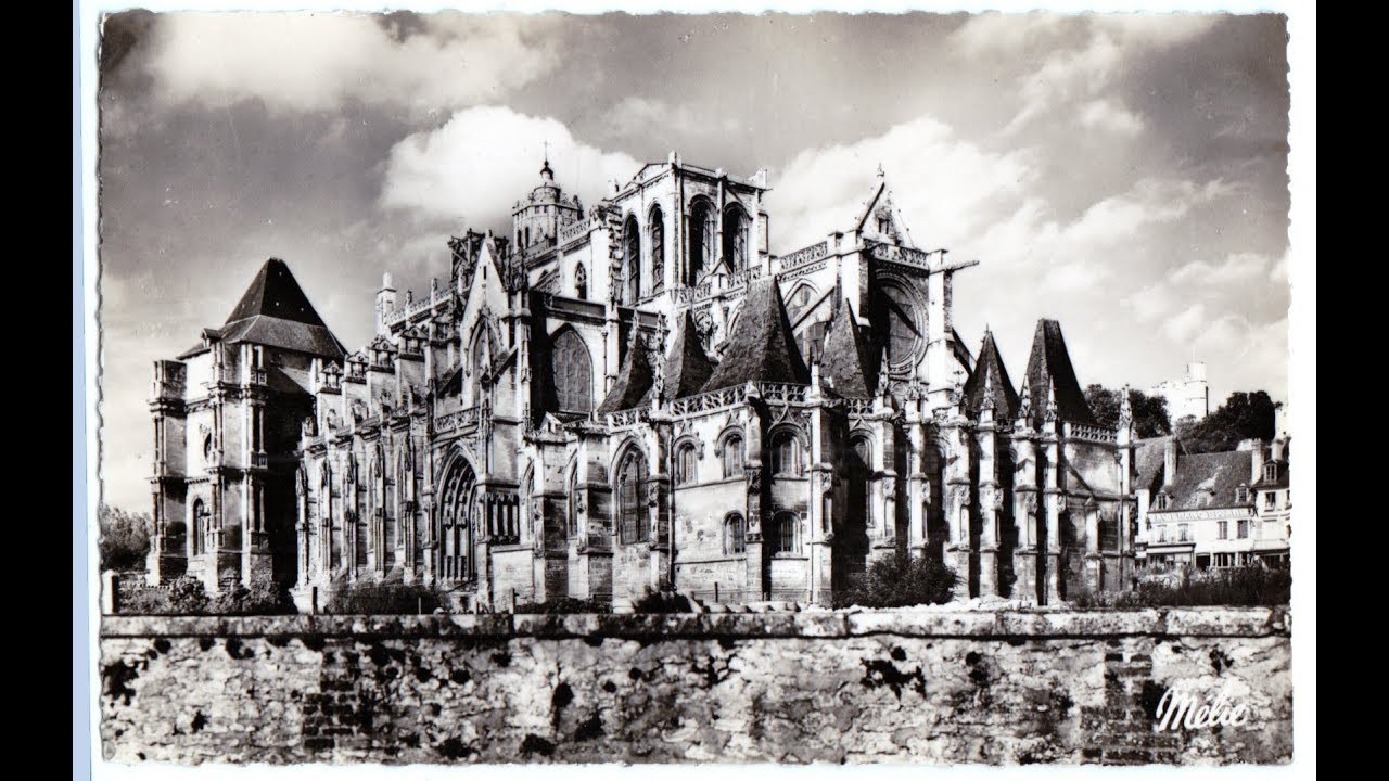 Gisors,  juin 1940. La ville dévastée par les bombardements.