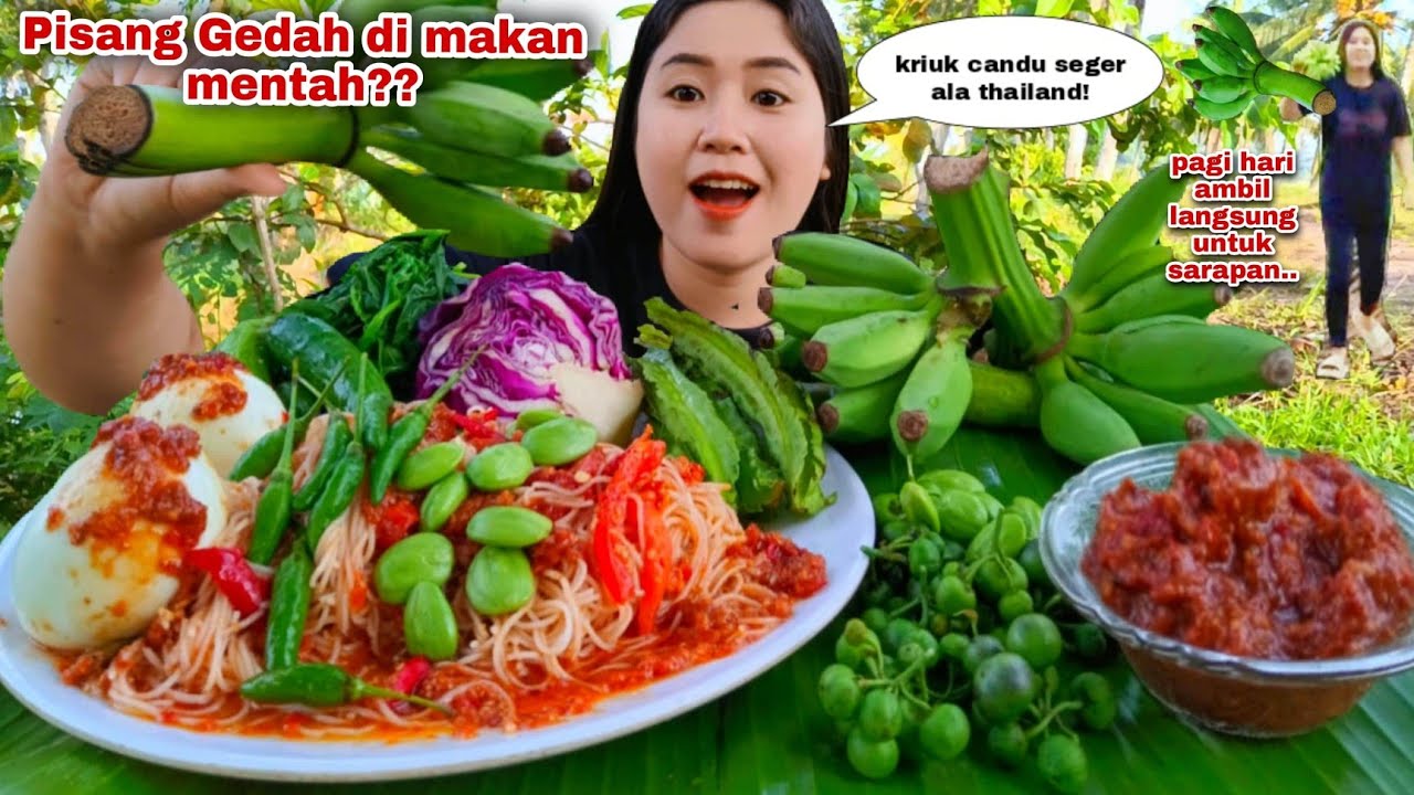 NEKAT PETIK PISANG MENTAH UNTUK DILALAP⁉️ MAKAN LALAPAN MENTAH TANPA NASI BIHUN PEDAS DAN SAMBAL