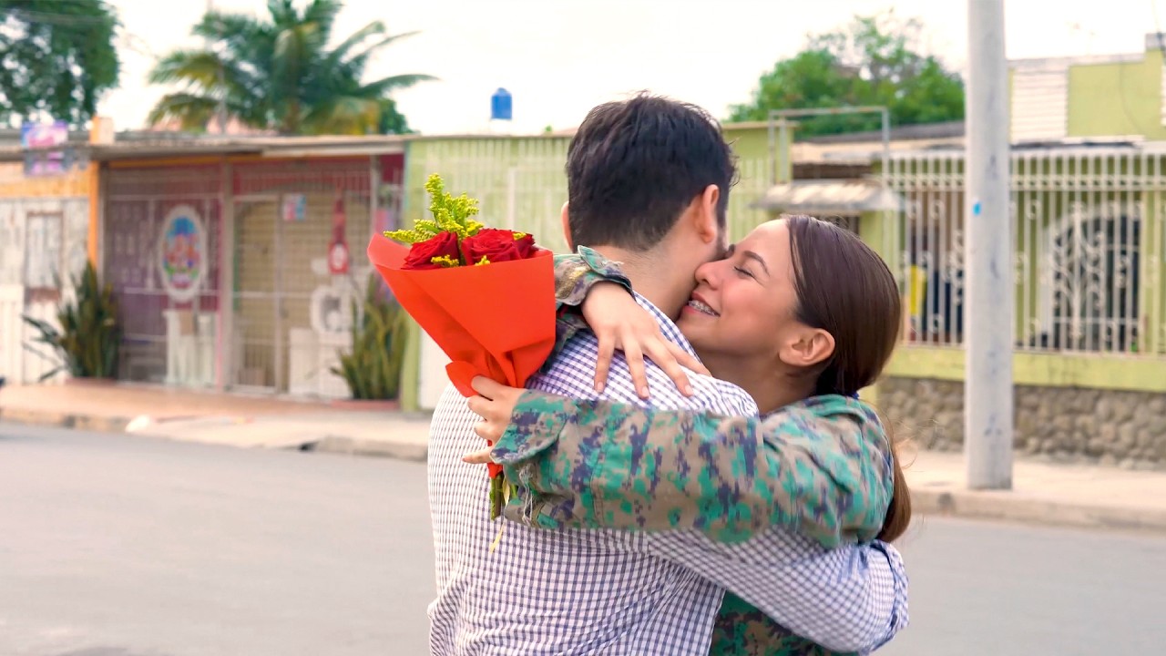 Descubrió la infidelidad de su esposo cuando regresó del extranjero