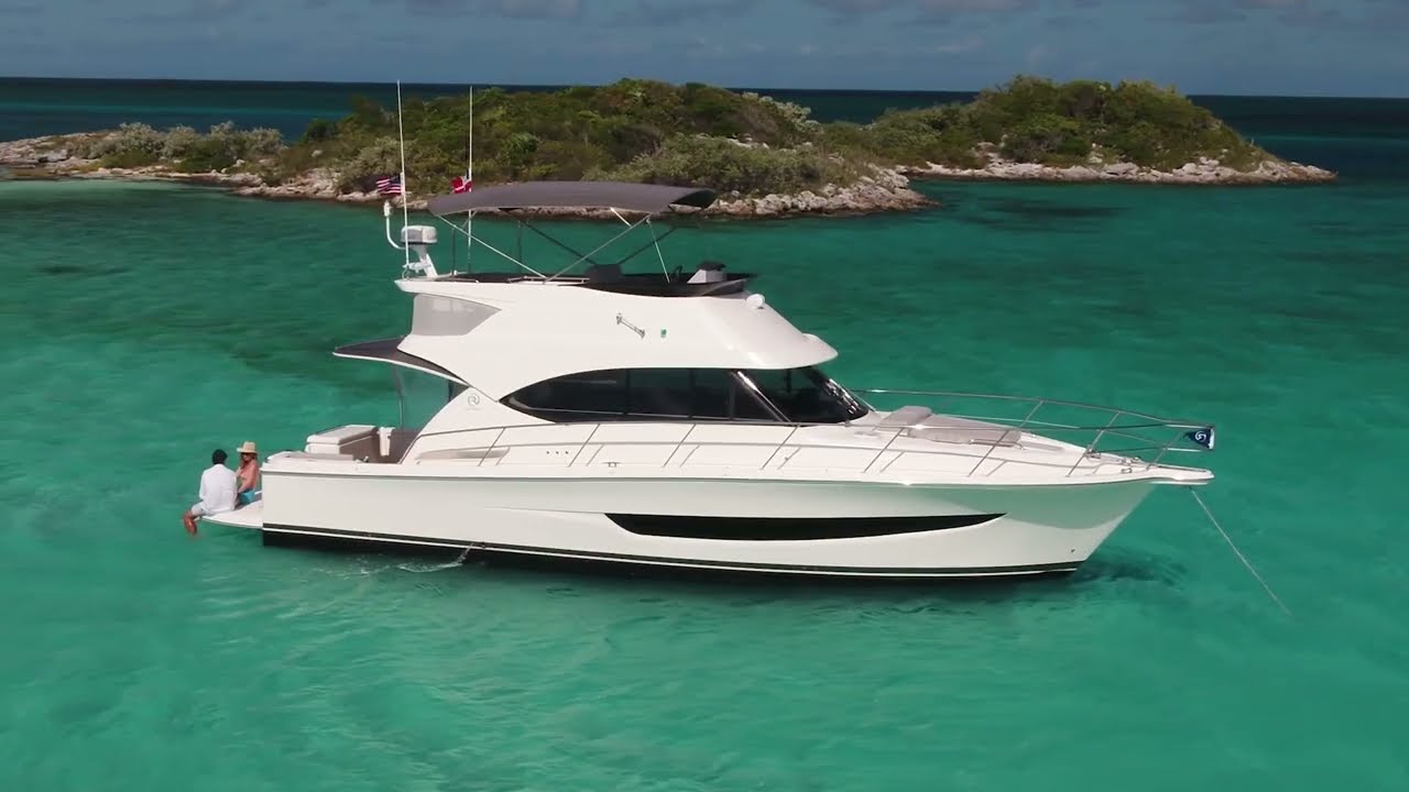 Riviera 39 Open Flybridge Profile