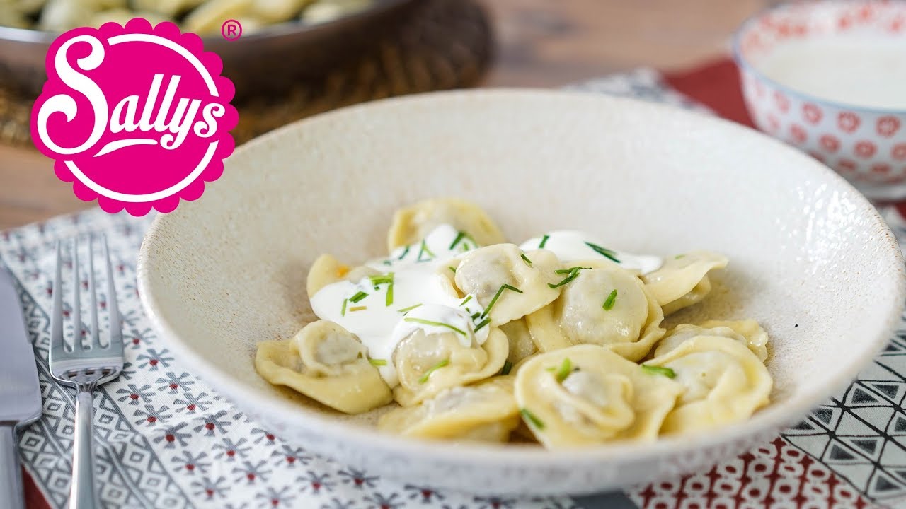Pelmeni – gefüllte Teigtaschen / Sallys Welt
