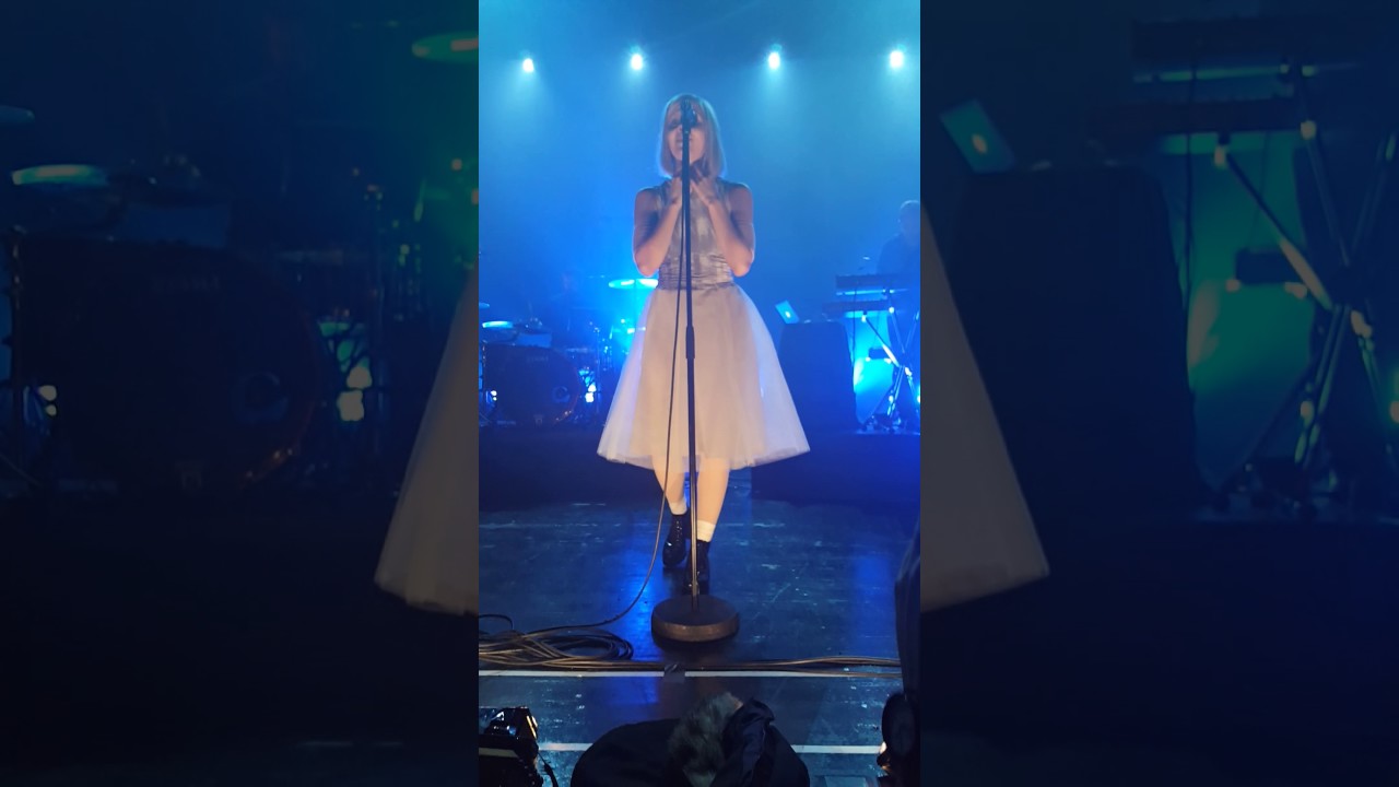 AURORA - RUNNING WITH THE WOVLES (LIVE AT BERLIN)