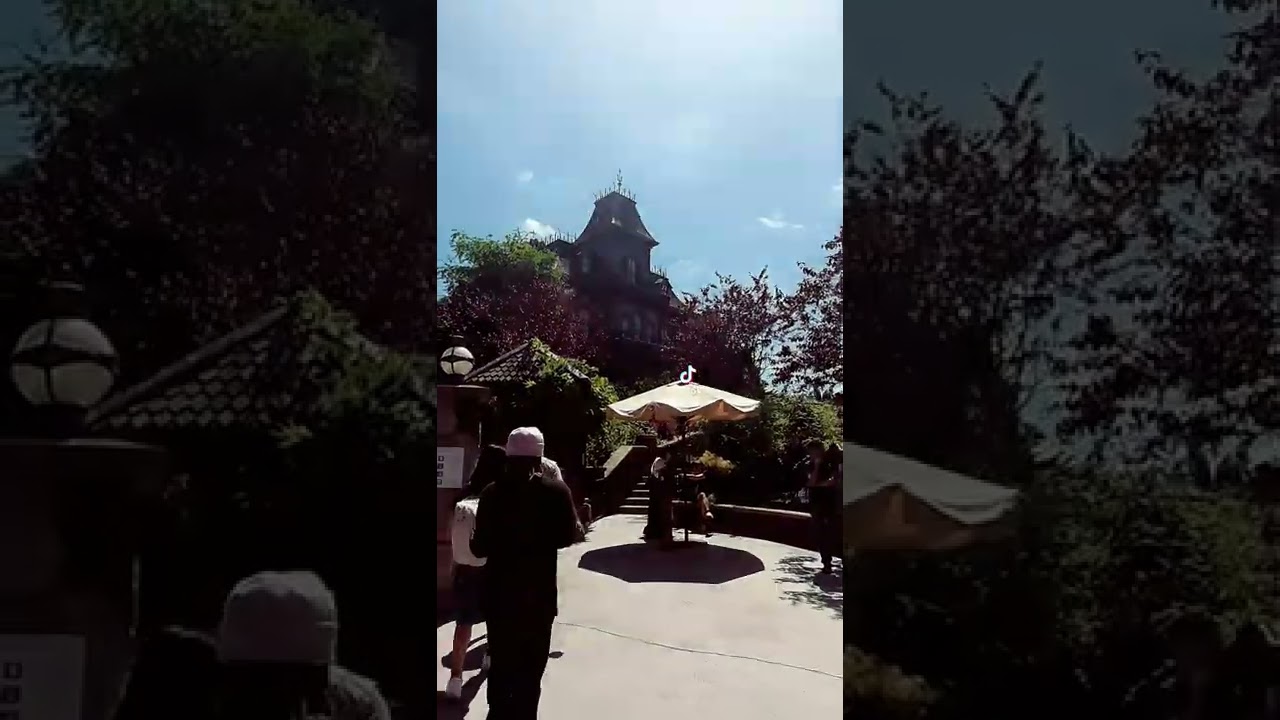 This is Phantom Manor Disneyland Paris #Shorts #disneylandparis #phantommanor