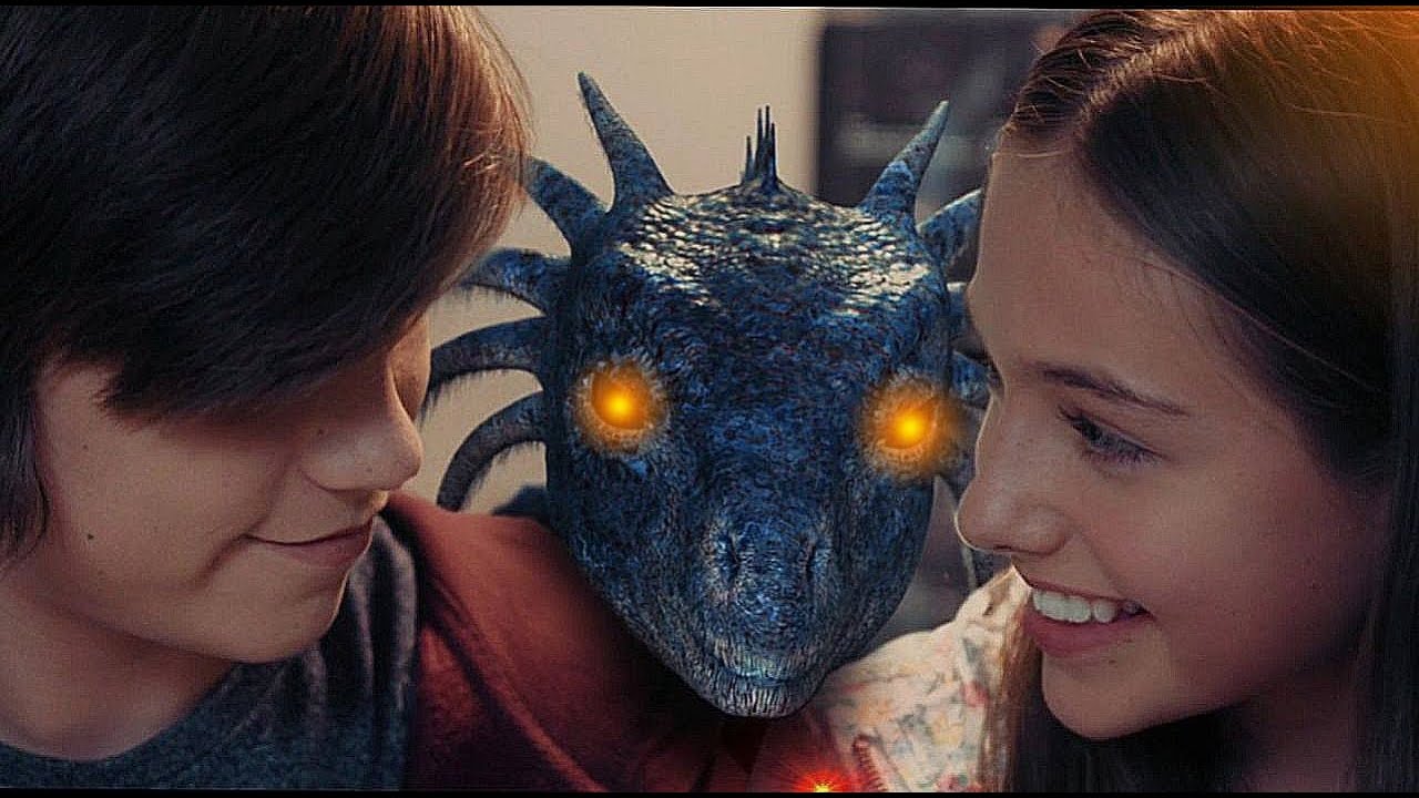 طفل تنقلب حياته بعد ما صنع ديناصور ورباه ف البيت من ورا اهله || ملخص فيلم my pet dinosaur