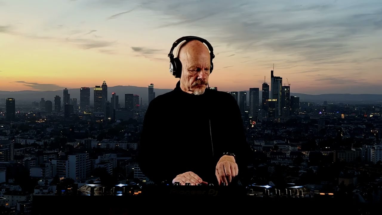 Chilled Hypnotic Techno Over Frankfurt’s Skyline