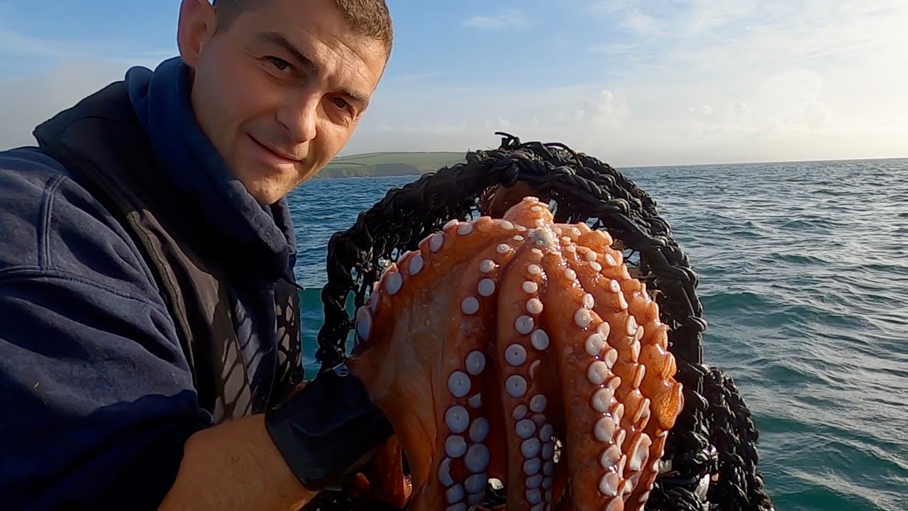 Hand hauling the Fish Locker Lobster pots  - Crabs, Lobsters and a BIG Surprise!!! | The Fish Locker
