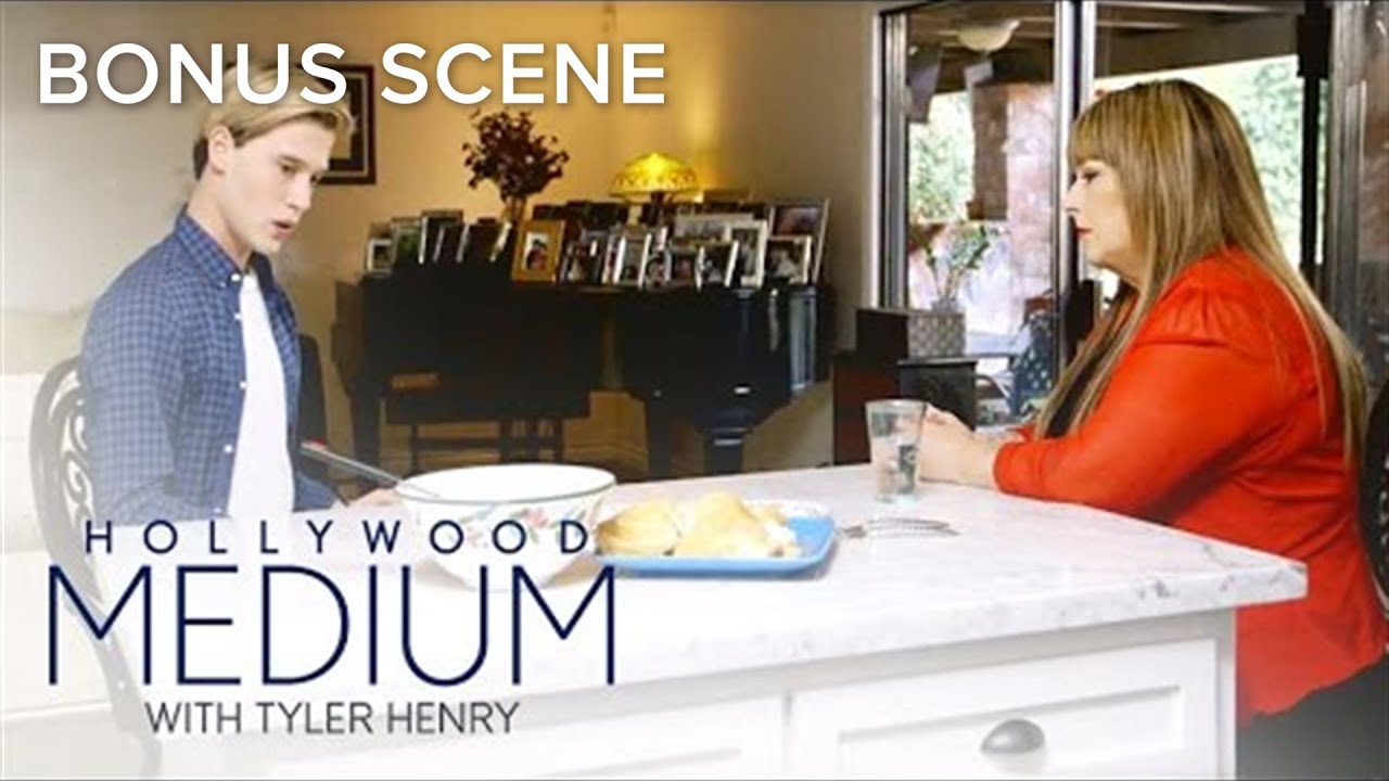 Tyler Henry Gives Carnie Wilson an Exciting Read | Hollywood Medium with Tyler Henry | E!