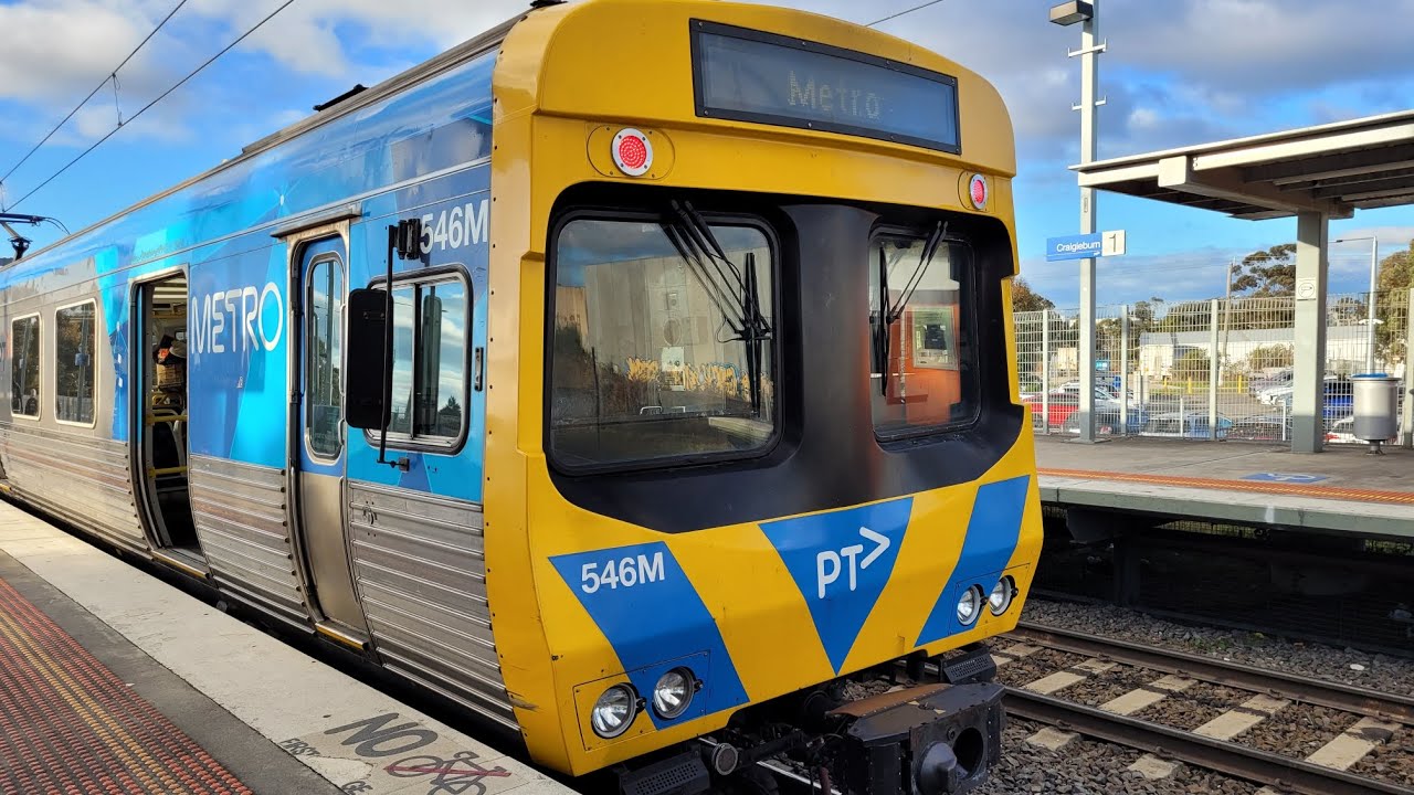 TD 5232 EDI Comeng 546M from Craigieburn to Flinders Street Drivers Eye View