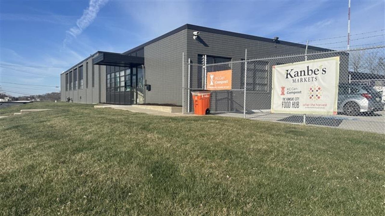 Кражи каталитических нейтрализаторов выводят из строя фургоны доставки еды Kanbe’s Markets.