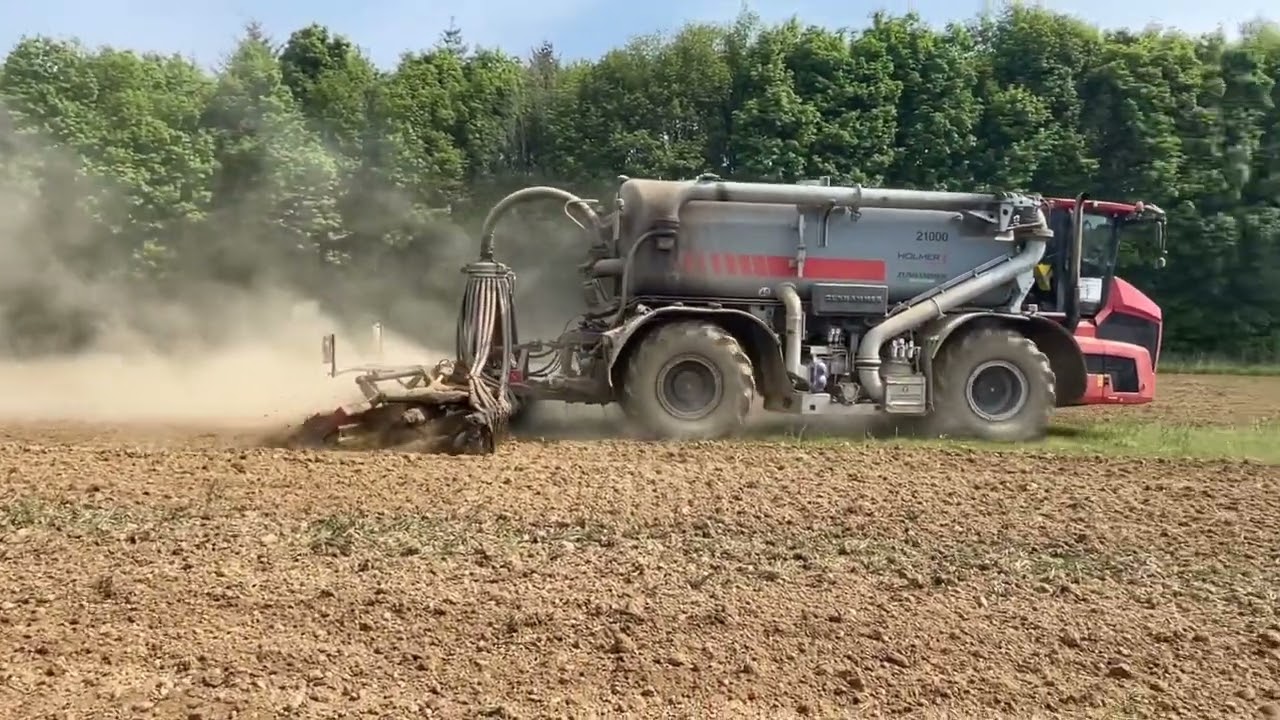 Machines Agricoles Vosman Jean-Paul bei der Saatbeet vorbereitung