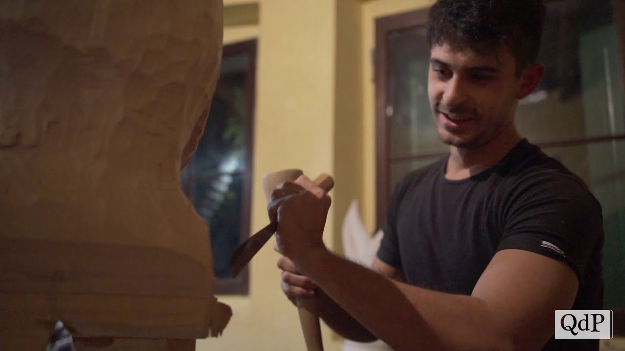 Tarzo, la passione insolita del ventunenne Elia Lovat: disegno e scultura, tra legno e scalpello