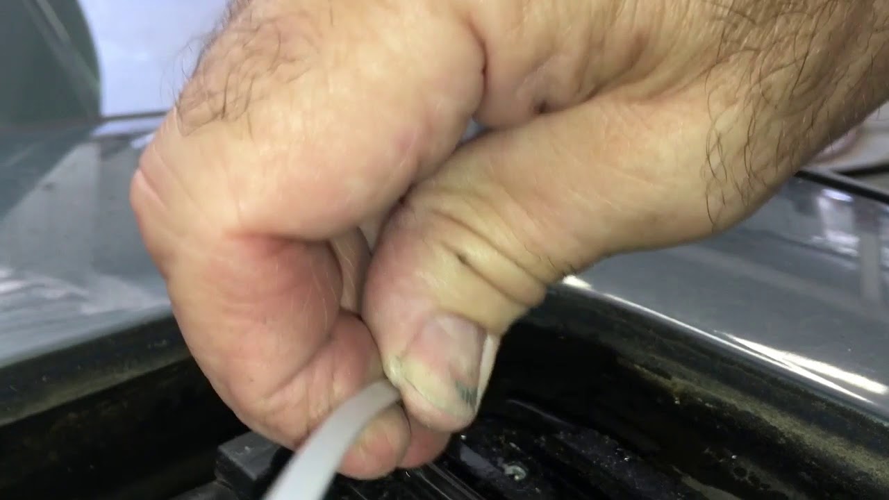 Как прочистить слив люка